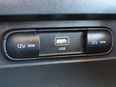 Certified 2025 Kia Soul LX w/ LX Technology Package FWD image 7