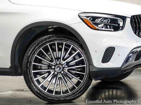 Used 2021 Mercedes-Benz GLC 300 4MATIC image 3