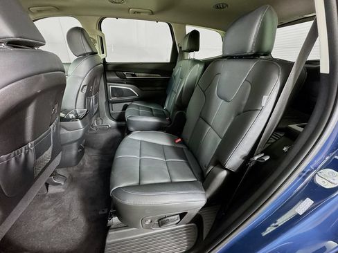 Used 2025 Kia Telluride EX w/ EX Captain's Chair Package FWD image 30