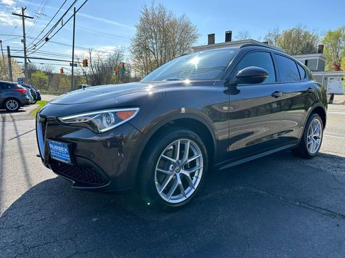 Used 2018 Alfa Romeo Stelvio Ti Sport AWD/4WD image 3