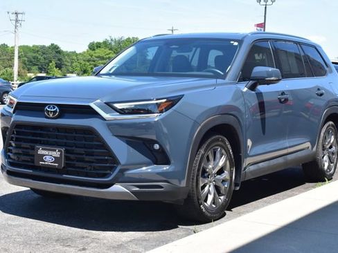 Used 2024 Toyota Grand Highlander AWD image 15