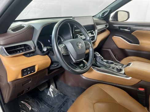Used 2021 Toyota Highlander Platinum image 9