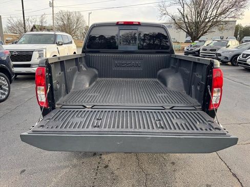 Used 2018 Nissan Frontier SV image 10