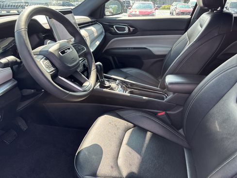 Used 2025 Jeep Compass Limited AWD/4WD image 5