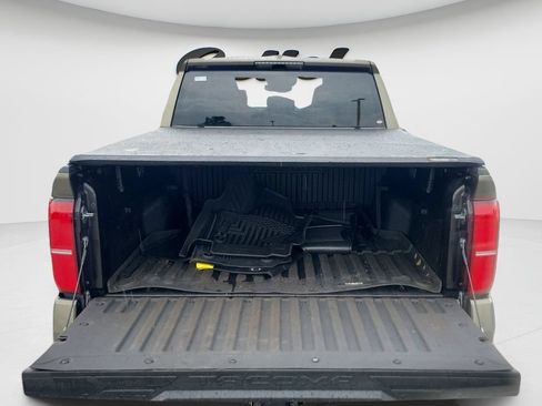Certified 2025 Toyota Tacoma TRD Off-Road AWD/4WD image 9