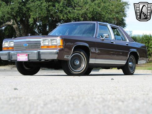 Used 1989 Ford LTD Crown Victoria image 2