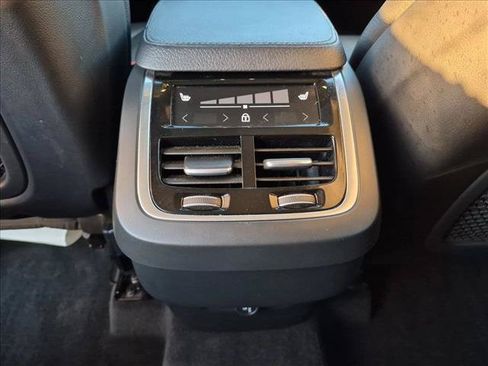 Used 2019 Volvo XC90 T6 Momentum w/ Advanced Package AWD/4WD image 17
