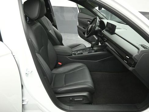 Used 2025 Honda Accord Sport image 30