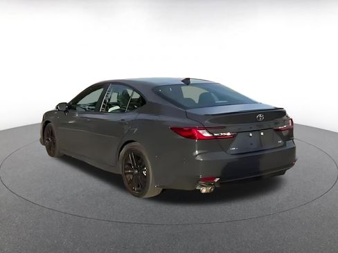 Used 2025 Toyota Camry SE image 8