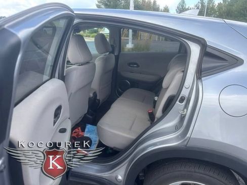 Used 2017 Honda HR-V EX image 10