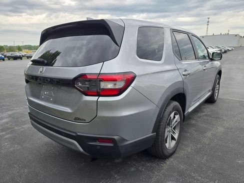 Used 2025 Honda Pilot EX-L image 3