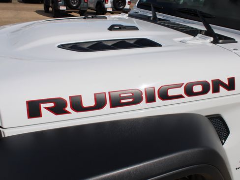 Used 2025 Jeep Wrangler Unlimited Rubicon AWD/4WD image 11