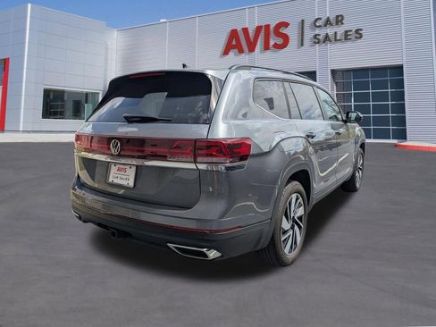 Used 2025 Volkswagen Atlas SE image 6