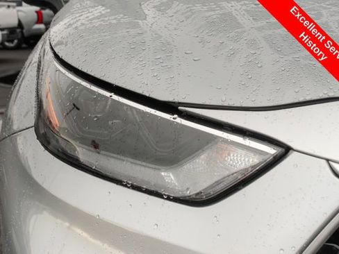 Certified 2023 Toyota Highlander XLE image 6