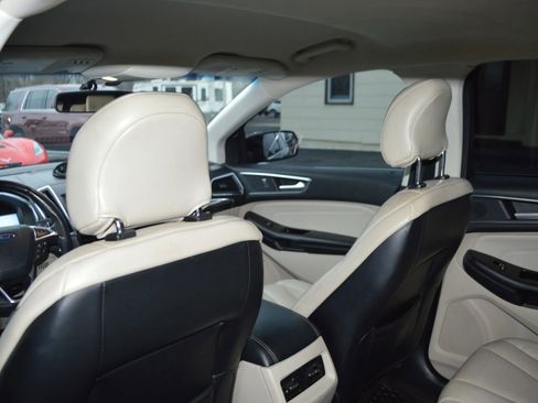 Used 2018 Ford Edge Titanium image 24