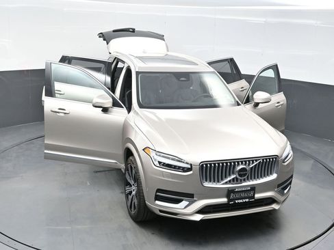 Used 2025 Volvo XC90 T8 Plus w/ Protection Package Premier image 35