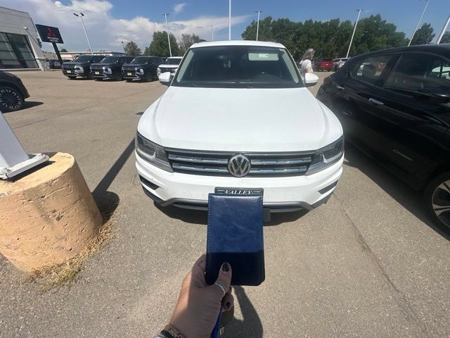 Used 2018 Volkswagen Tiguan SE w/ Panoramic Sunroof Package AWD/4WD image 2