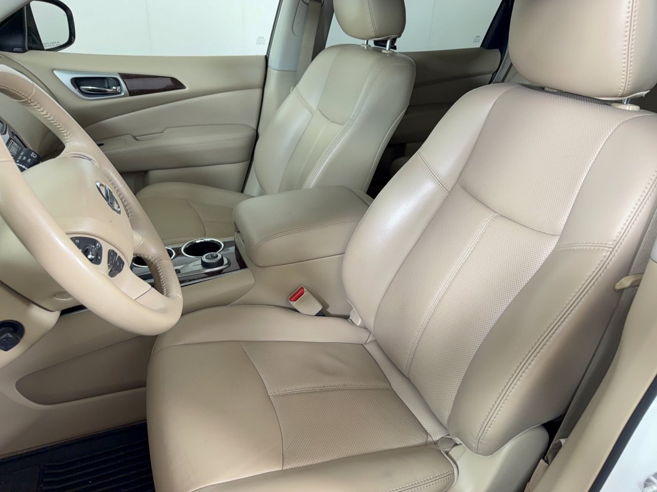 Used 2015 Nissan Pathfinder Platinum FWD image 5