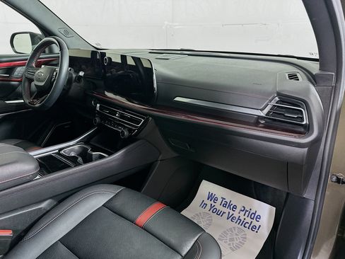 Used 2024 Chevrolet Traverse RS AWD/4WD image 31