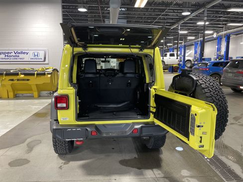 Certified 2023 Jeep Wrangler Unlimited Rubicon w/ Cold Weather Group AWD/4WD image 10