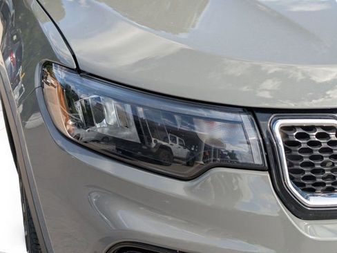 Used 2024 Jeep Compass Limited image 10