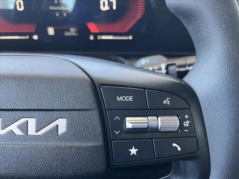Used 2025 Kia K4 FWD image 19