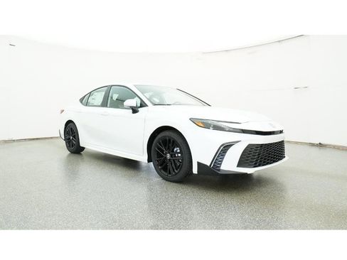 New 2026 Toyota Camry SE image 29
