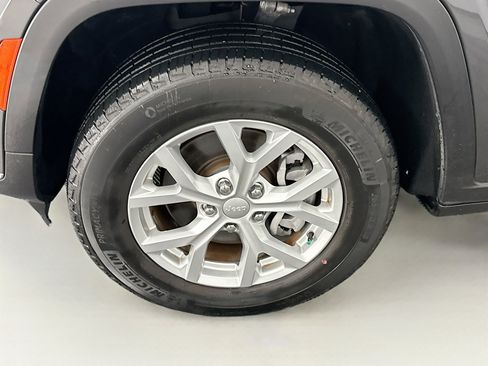 Used 2023 Jeep Grand Cherokee L Limited w/ Luxury Tech Group II image 11