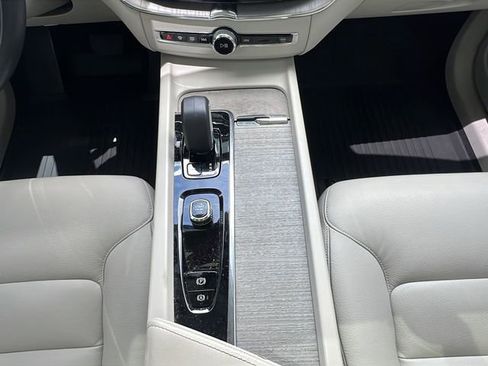 Used 2023 Volvo XC60 B5 Plus w/ Climate Package FWD image 18