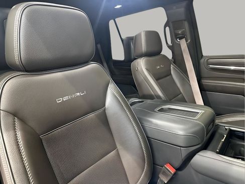 Used 2022 GMC Yukon Denali w/ Denali Ultimate Package AWD/4WD image 26