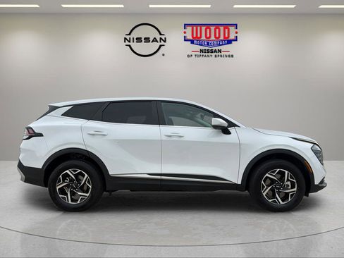 Used 2025 Kia Sportage LX AWD/4WD image 2