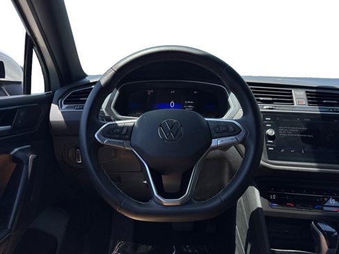Used 2023 Volkswagen Tiguan SE FWD image 12