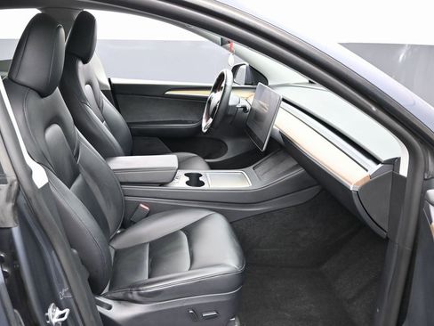 Used 2023 Tesla Model Y Long Range image 39