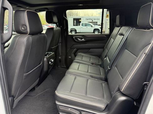 Used 2023 GMC Yukon XL SLT w/ Max Trailering Package image 16