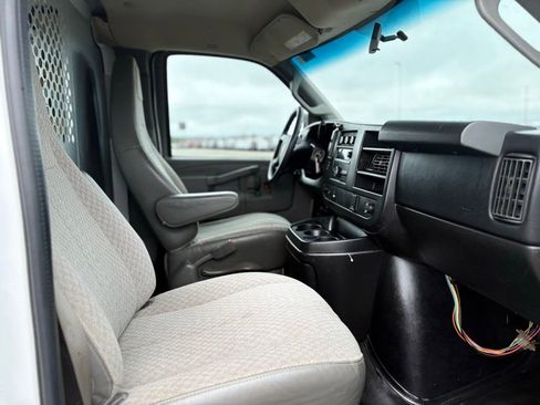 Used 2016 GMC Savana 2500 RWD image 16