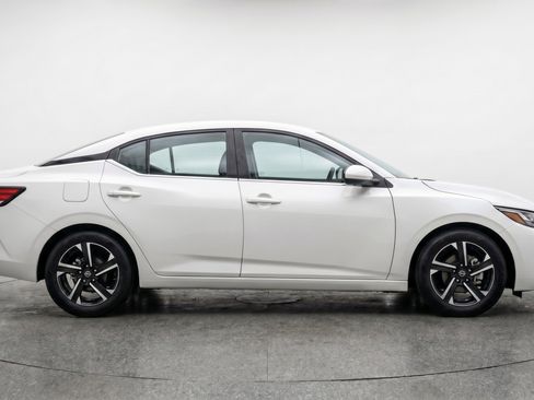 Used 2025 Nissan Sentra SV FWD image 11
