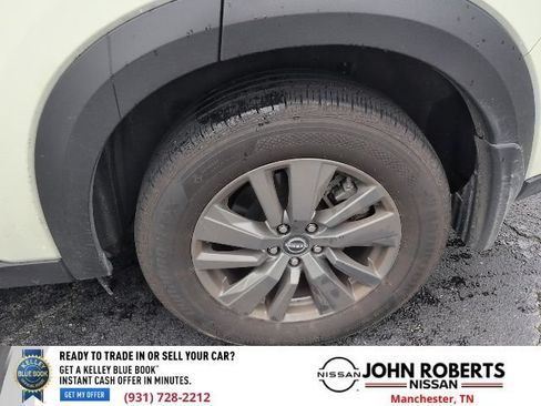 Used 2024 Nissan Pathfinder SV w/ SV Premium Package FWD image 4