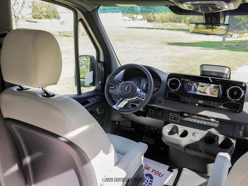 Used 2025 Mercedes-Benz Sprinter 2500 image 76
