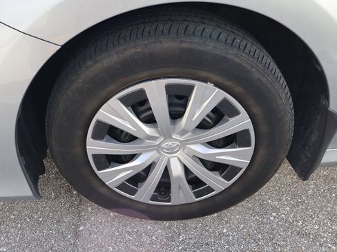 Used 2022 Toyota Camry LE FWD image 4