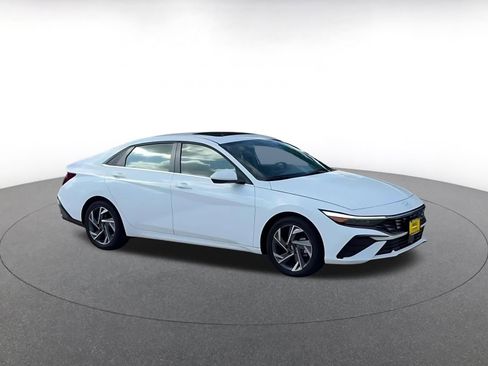 Used 2025 Hyundai Elantra SEL FWD image 2