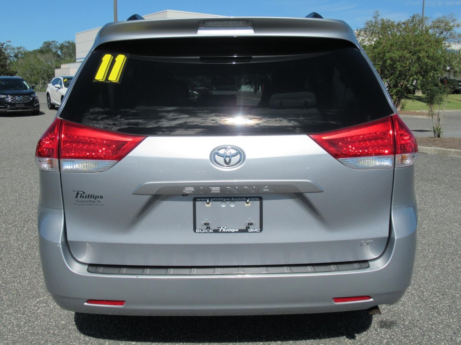 Used 2011 Toyota Sienna LE FWD image 8