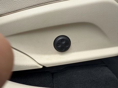 Used 2022 Mercedes-Benz GLC 300 4MATIC w/ Premium Package Lite image 44