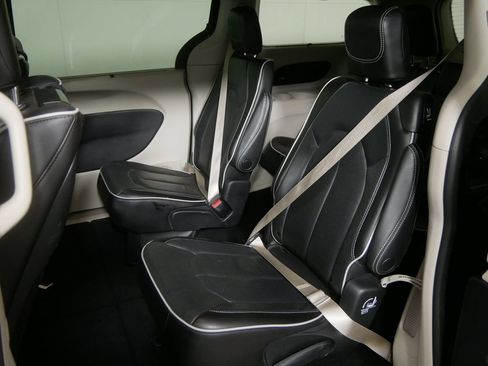 Used 2023 Chrysler Pacifica Limited w/ Uconnect Theater Family Group AWD/4WD image 18