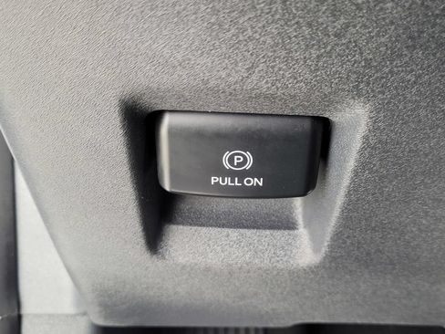 Used 2025 Ford Expedition Active AWD/4WD image 27