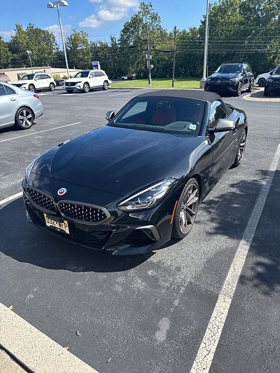 Used 2022 BMW Z4 M40i w/ Premium Package RWD image 1