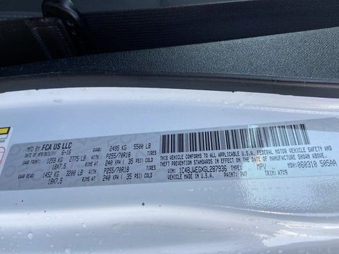 Used 2016 Jeep Wrangler Unlimited Sahara w/ Connectivity Group image 32