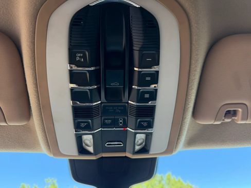 Used 2014 Porsche Panamera RWD image 35