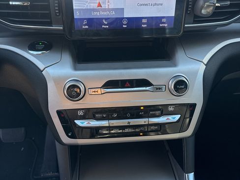 Used 2021 Ford Explorer XLT w/ Equipment Group 202A image 8