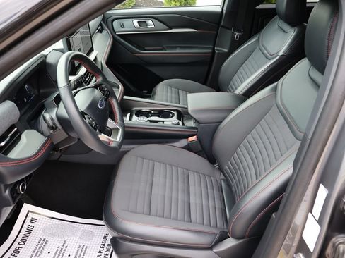 Used 2025 Ford Explorer ST-Line w/ ST-Line Street Pack AWD/4WD image 17