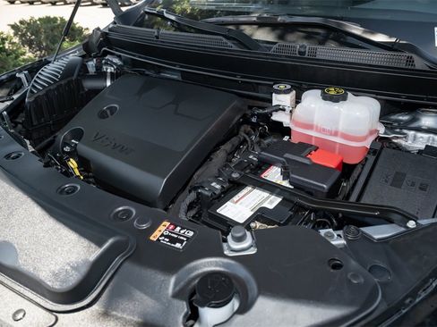 Used 2024 Buick Enclave Essence w/ Sport Touring Edition image 15